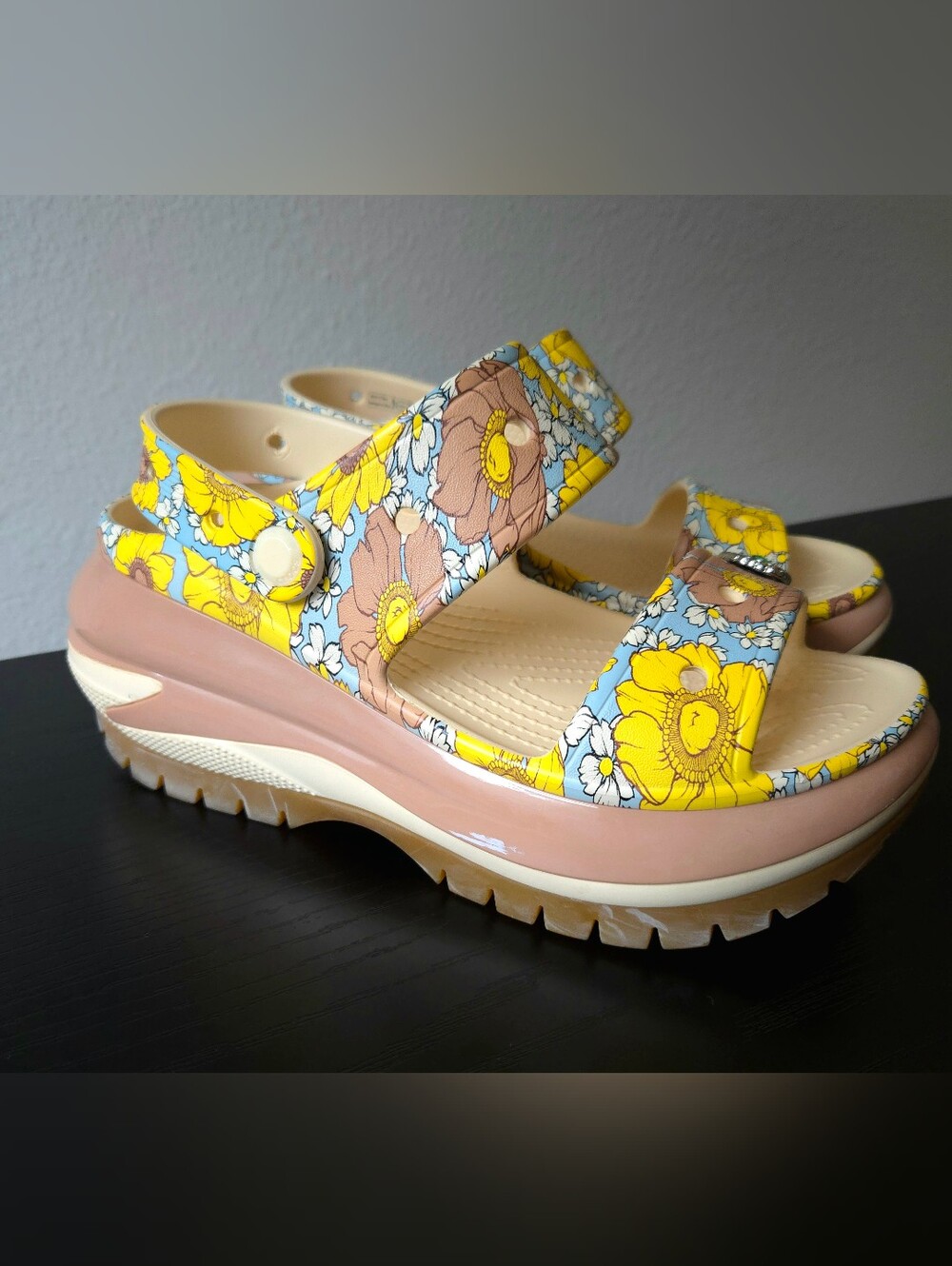 CROCS Classic Floral Mega Crush Retro Platform Chunky Sandals Vanilla Cork 7 - Picture 3 of 7